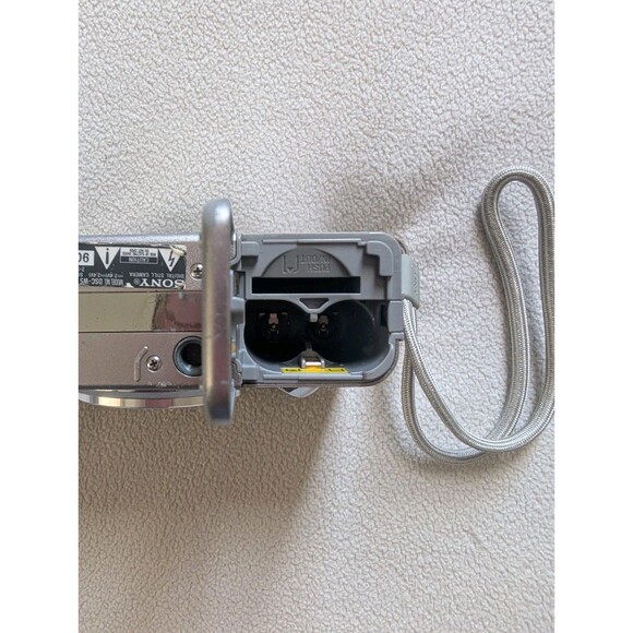 LOT of 3 Sony Cyber-Shot DSC-W7, DSC-W5, DSC-W30 Digital Cameras Carl Zeiss - Picture 15 of 16